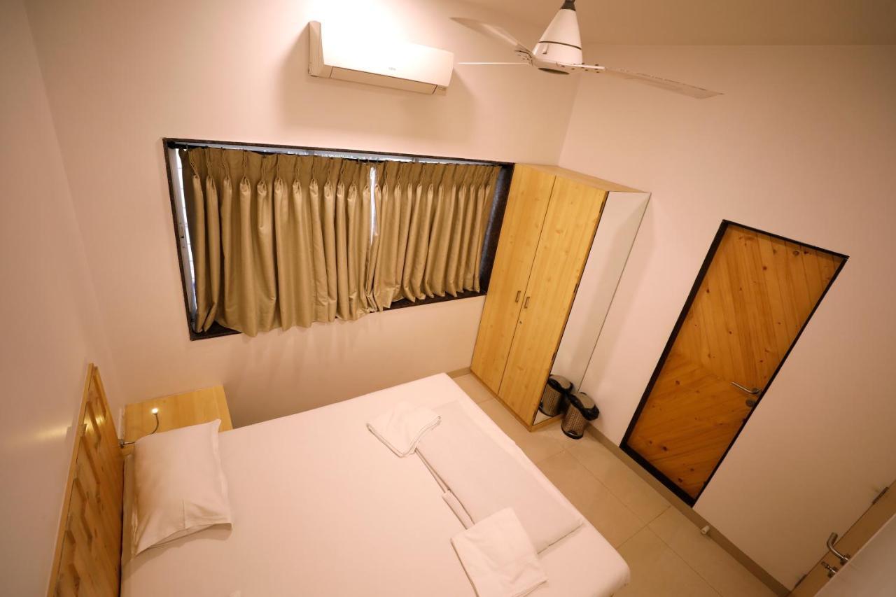 Nap Manor Hostels Mumbai Exterior photo