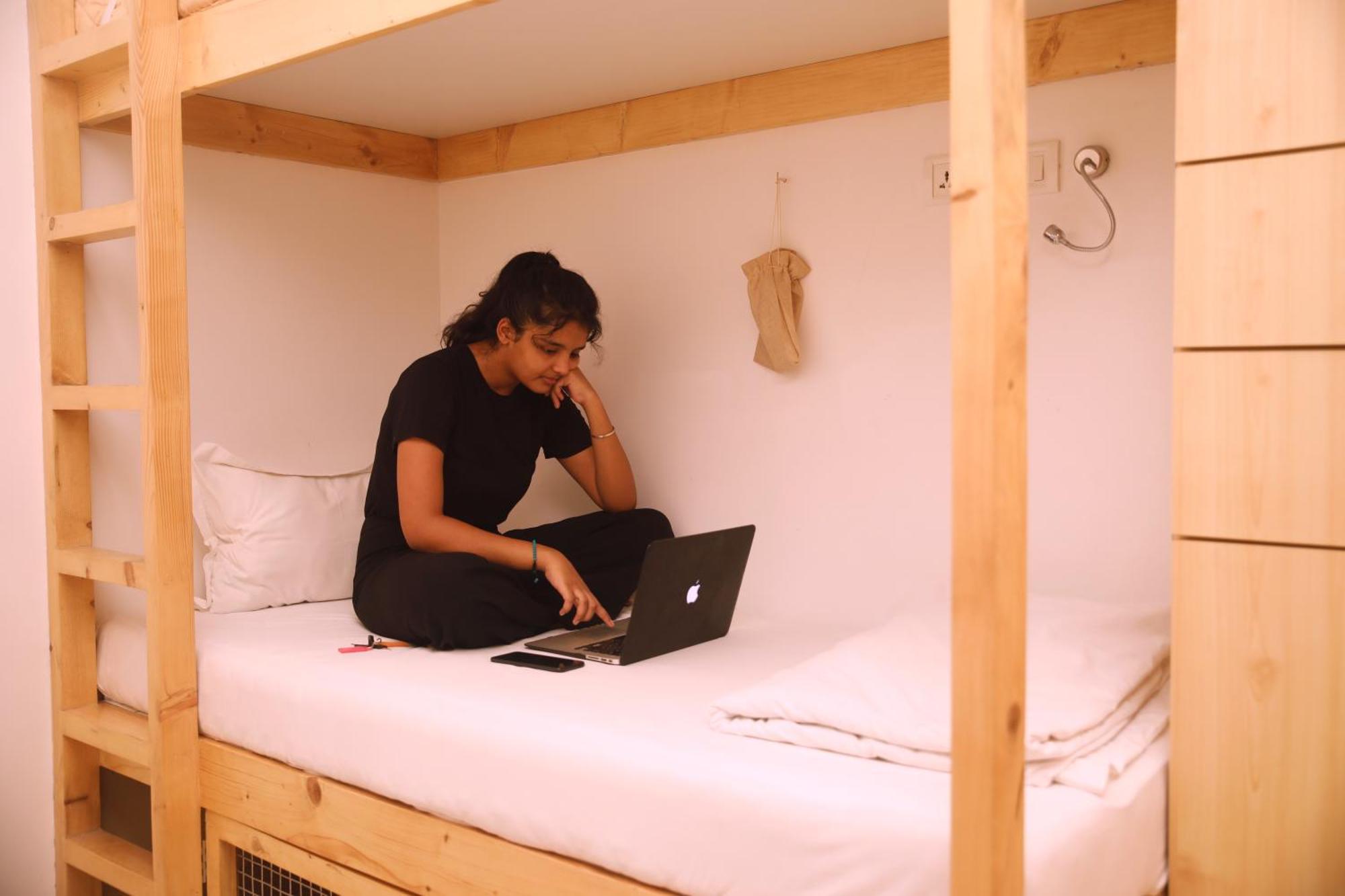 Nap Manor Hostels Mumbai Exterior photo
