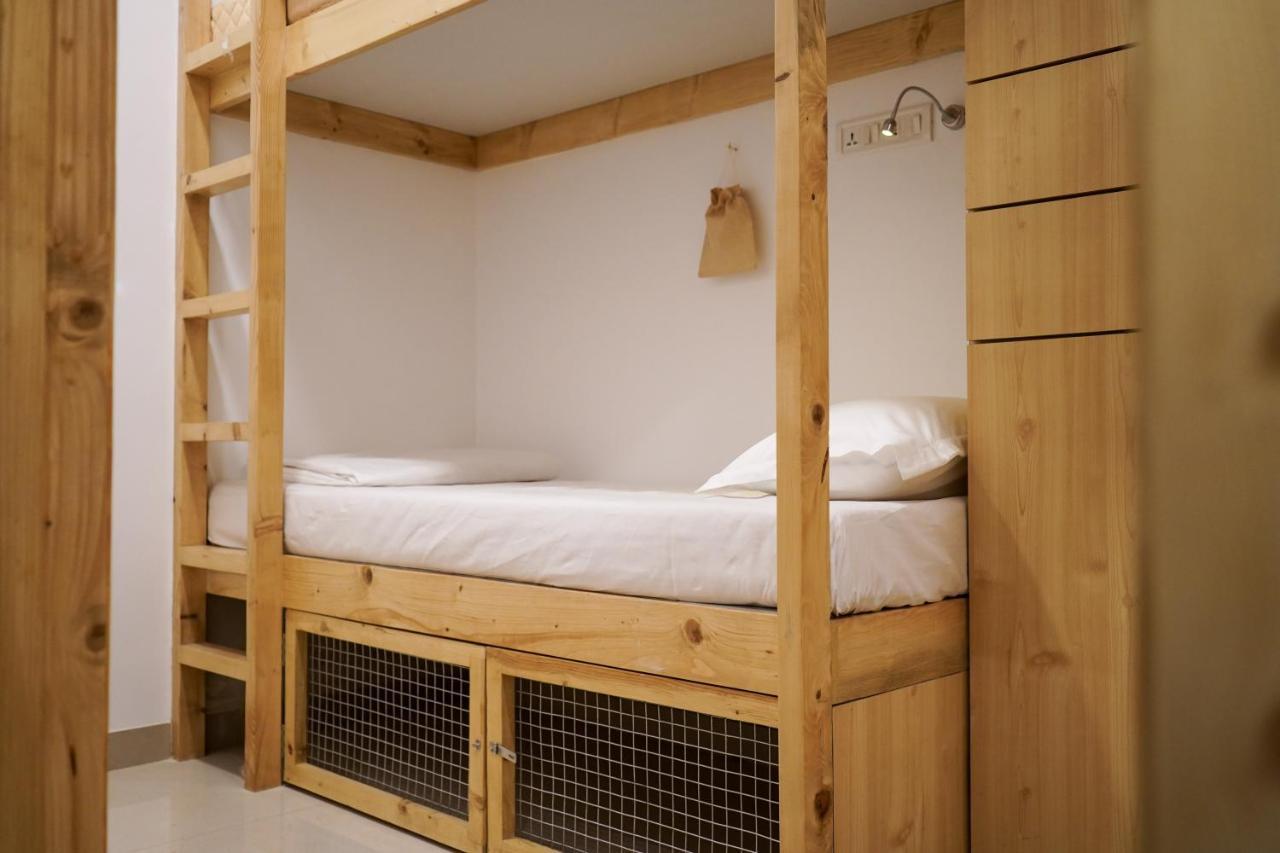 Nap Manor Hostels Mumbai Exterior photo