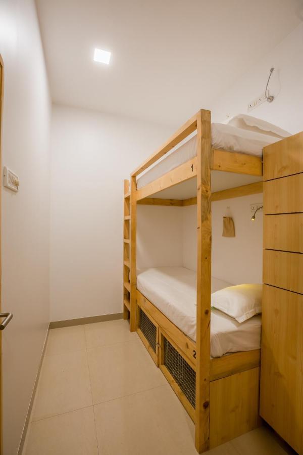 Nap Manor Hostels Mumbai Exterior photo